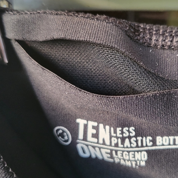 Nike Dri-FIT Women’s Capris Large | Black-on-Black, Moisture-Wicking, Athletic - Picture 8 of 9